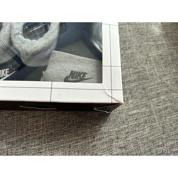 Nike 3 Piece Set Baby Bodysuit Hat and Booties 0 to 6 Months New - Picture 3 of 9